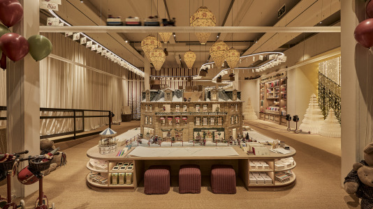 Así es por dentro la tienda pop up navideña de Zara en A Coruña