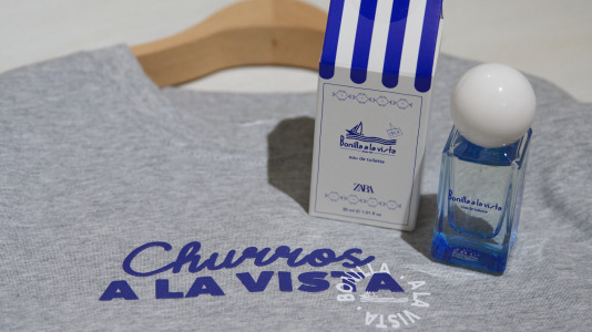 Hay camisetas y sudaderas con motivos y colores que homenajean al chocolate y los churros, mientras que la gran novedad es una colonia de cacao