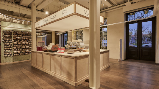 Así es por dentro la tienda pop up navideña de Zara en A Coruña