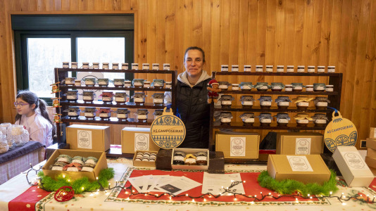 Aprovechando las fiestas navideñas Oza-Cesuras celebra su mercado de artesanía 
