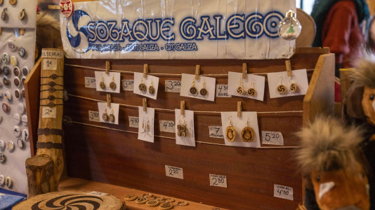 Aprovechando las fiestas navideñas Oza-Cesuras celebra su mercado de artesanía 