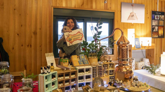 Aprovechando las fiestas navideñas Oza-Cesuras celebra su mercado de artesanía 