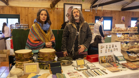 Aprovechando las fiestas navideñas Oza-Cesuras celebra su mercado de artesanía 