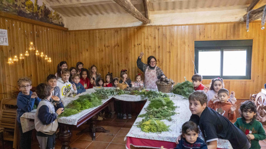 Aprovechando las fiestas navideñas Oza-Cesuras celebra su mercado de artesanía 