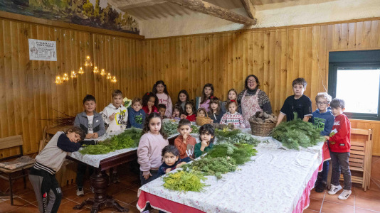 Aprovechando las fiestas navideñas Oza-Cesuras celebra su mercado de artesanía 