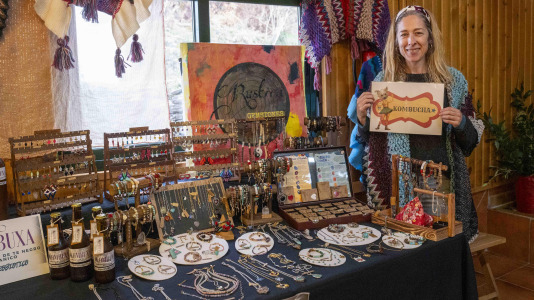 Aprovechando las fiestas navideñas Oza-Cesuras celebra su mercado de artesanía 
