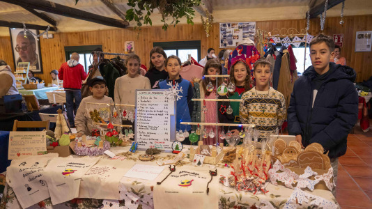 Aprovechando las fiestas navideñas Oza-Cesuras celebra su mercado de artesanía 