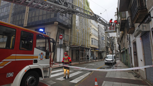 Los fuertes vientos y el oleaje han dejado su huella en la ciudad