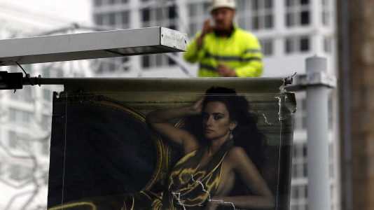 Los fuertes vientos y el oleaje han dejado su huella en la ciudad