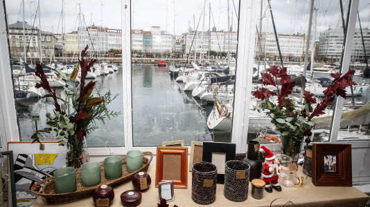 El rastro benéfico de Navidad está instalado en el Náutico hasta el sábado, en horario de 12.00 a 20.30 horas