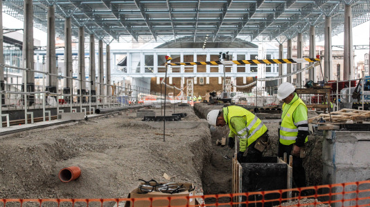 El secretario de Estado de Transportes, José Antonio Santano, explicó esta tarde en su visita a las obras que esta infraestructura "es una terminal adaptada al nuevo concepto de la movilidad"