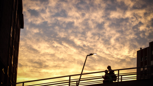 El cielo dejó un espectáculo de luz en el inicio del día en la ciudad