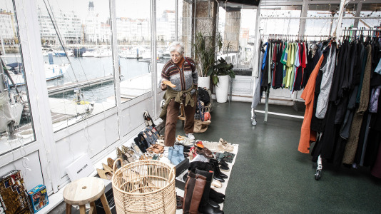 El rastro benéfico de Navidad está instalado en el Náutico hasta el sábado, en horario de 12.00 a 20.30 horas