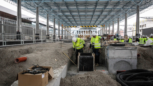 El secretario de Estado de Transportes, José Antonio Santano, explicó esta tarde en su visita a las obras que esta infraestructura "es una terminal adaptada al nuevo concepto de la movilidad"