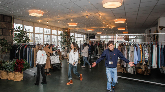 El rastro benéfico de Navidad está instalado en el Náutico hasta el sábado, en horario de 12.00 a 20.30 horas