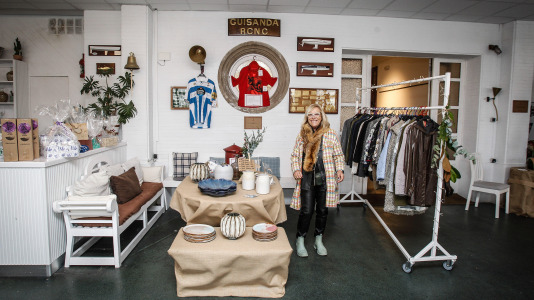 El rastro benéfico de Navidad está instalado en el Náutico hasta el sábado, en horario de 12.00 a 20.30 horas