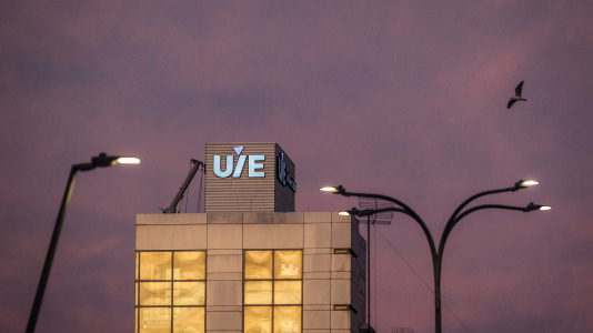 El cielo dejó un espectáculo de luz en el inicio del día en la ciudad