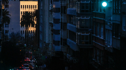 Este 17 de diciembre empezó con un espectáculo de colores en la ciudad, que despertó con los cielos poco nubosos aunque con bastante frío