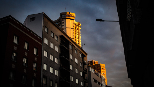 Este 17 de diciembre empezó con un espectáculo de colores en la ciudad, que despertó con los cielos poco nubosos aunque con bastante frío