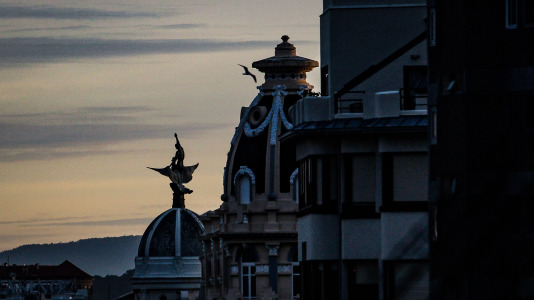 Este 17 de diciembre empezó con un espectáculo de colores en la ciudad, que despertó con los cielos poco nubosos aunque con bastante frío