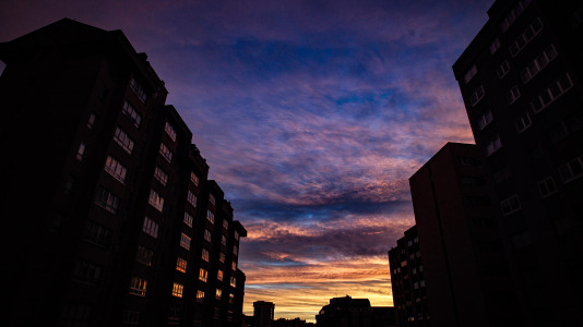 Este 17 de diciembre empezó con un espectáculo de colores en la ciudad, que despertó con los cielos poco nubosos aunque con bastante frío