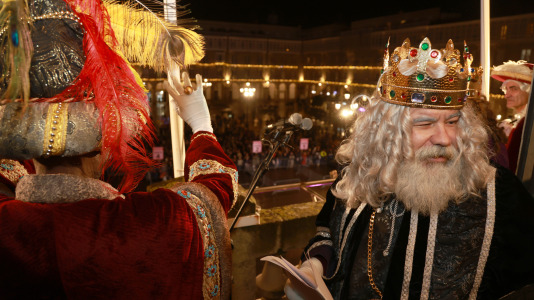 El paso de la Cabalgata llena de ilusión las calles de A Coruña