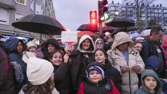 El paso de la Cabalgata llena de ilusión las calles de A Coruña