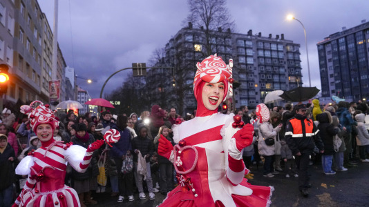 El paso de la Cabalgata llena de ilusión las calles de A Coruña
