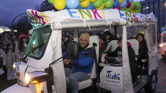 El paso de la Cabalgata llena de ilusión las calles de A Coruña