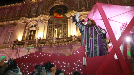 El paso de la Cabalgata llena de ilusión las calles de A Coruña