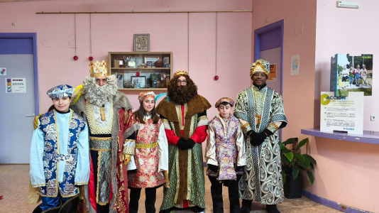 Sus Majestades salieron de la Casa da Cultura para recorrer todas las parroquias del municipio