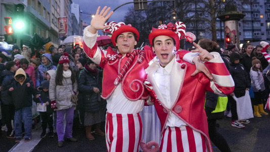 El paso de la Cabalgata llena de ilusión las calles de A Coruña