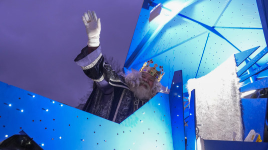 El paso de la Cabalgata llena de ilusión las calles de A Coruña