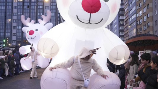 El paso de la Cabalgata llena de ilusión las calles de A Coruña