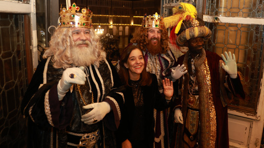 El paso de la Cabalgata llena de ilusión las calles de A Coruña