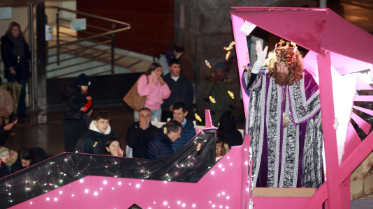 El paso de la Cabalgata llena de ilusión las calles de A Coruña
