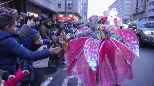 El paso de la Cabalgata llena de ilusión las calles de A Coruña