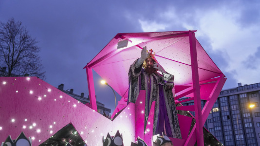 El paso de la Cabalgata llena de ilusión las calles de A Coruña