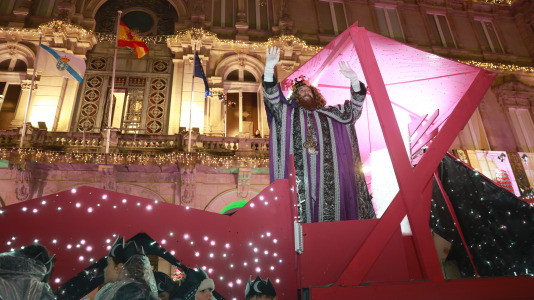 El paso de la Cabalgata llena de ilusión las calles de A Coruña