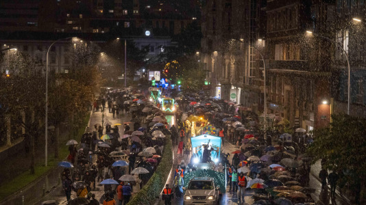El paso de la Cabalgata llena de ilusión las calles de A Coruña