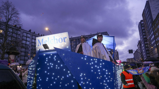 El paso de la Cabalgata llena de ilusión las calles de A Coruña