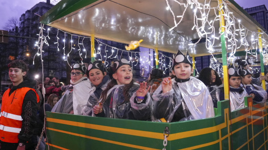El paso de la Cabalgata llena de ilusión las calles de A Coruña