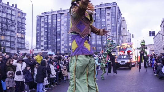 El paso de la Cabalgata llena de ilusión las calles de A Coruña