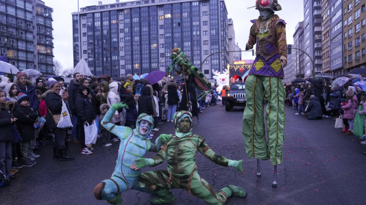 El paso de la Cabalgata llena de ilusión las calles de A Coruña