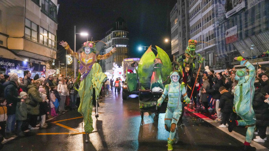 El paso de la Cabalgata llena de ilusión las calles de A Coruña