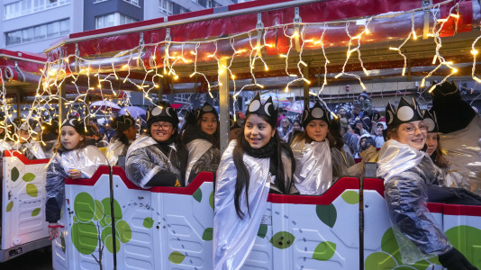 El paso de la Cabalgata llena de ilusión las calles de A Coruña