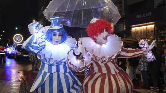 El paso de la Cabalgata llena de ilusión las calles de A Coruña