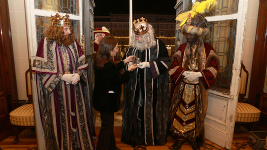 El paso de la Cabalgata llena de ilusión las calles de A Coruña