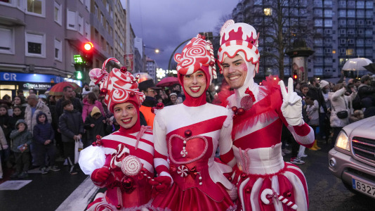 El paso de la Cabalgata llena de ilusión las calles de A Coruña