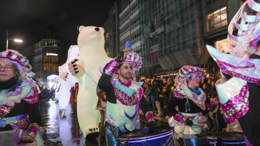El paso de la Cabalgata llena de ilusión las calles de A Coruña